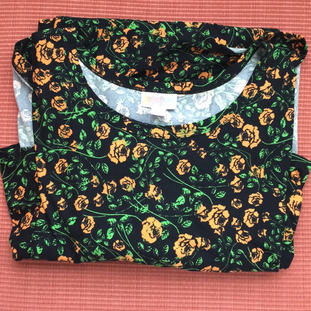 LuLaRoe Carly size small.